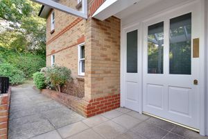 Communal Entrance Wheelchair Access- click for photo gallery